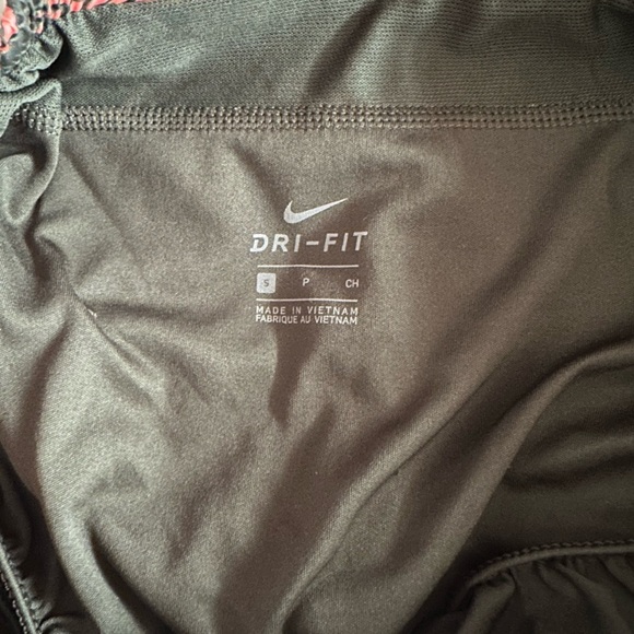 Nike Running Shorts - Picture 3 of 5